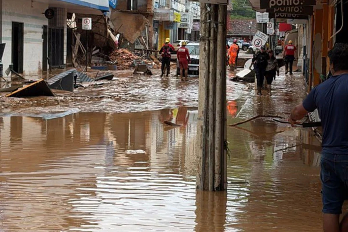 Minas tem sexta-feira (27) de mais chuva; mortos em tragédia já são 68