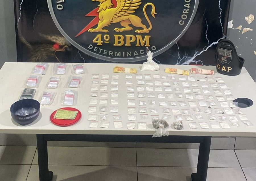 Polícia Militar prende três homens e apreende mais de 200 porções de entorpecentes