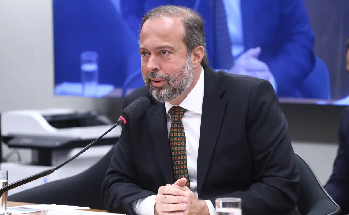 Governo não irá intervir em preços dos combustíveis, diz Silveira