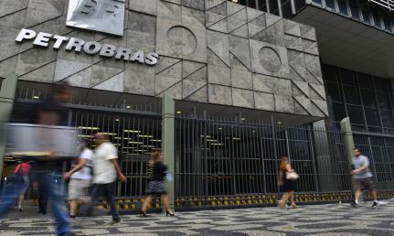 Petrobras reajusta preço do diesel em R$0,38 por litro e novos valores passam a valer neste sábado