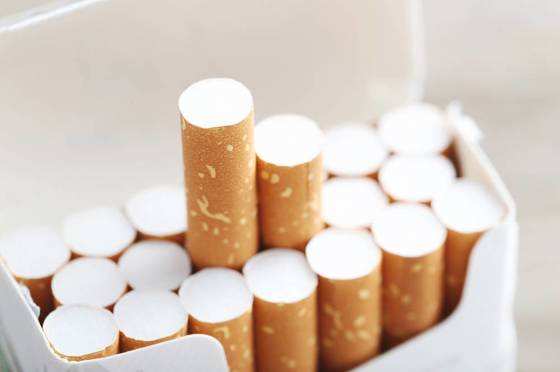 Governo anuncia aumento no preço do cigarro para bancar descontos no diesel e no gás de cozinha