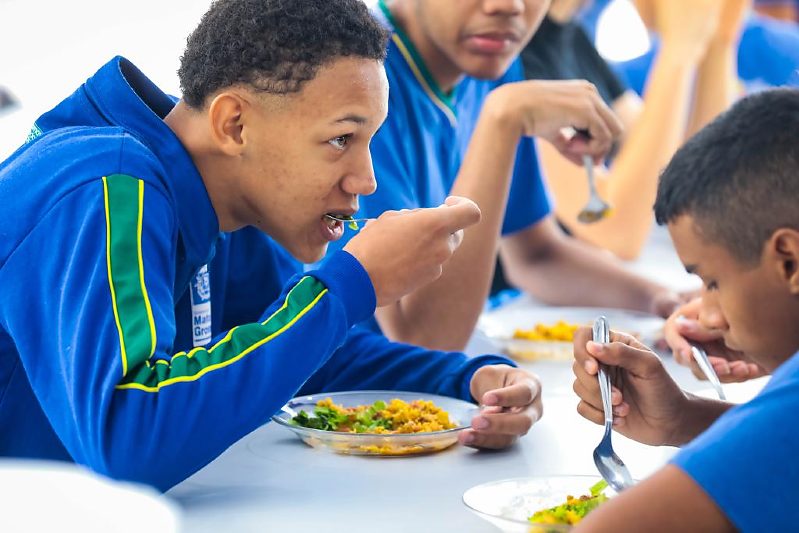 Seduc proíbe refrigerantes, doces e salgadinhos industrializados nas cantinas de escolas públicas