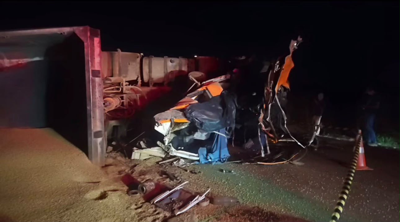Motorista morre em colisão entre caminhões na MT-320