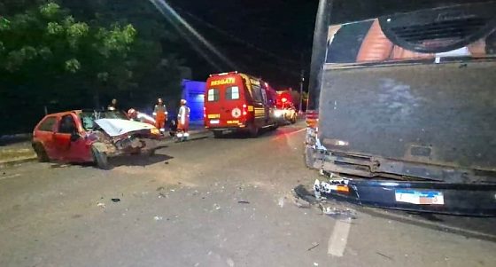 Motorista bêbado bate gol em ônibus estacionado, mata passageira e acaba preso em Sinop