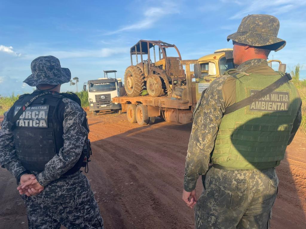 Batalhão Ambiental da PM apreende maquinários após denúncia de crime em zona rural de Colniza