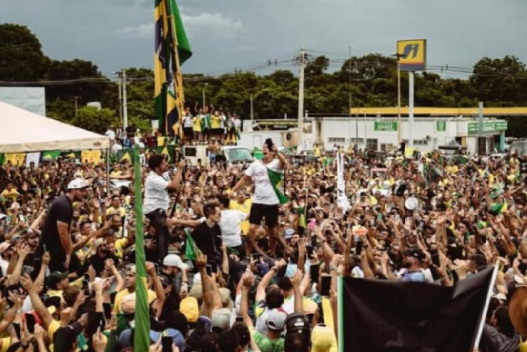 Raio atinge praça onde Nikolas marcou ato pró-anistia e deixa ao menos 80 vítimas