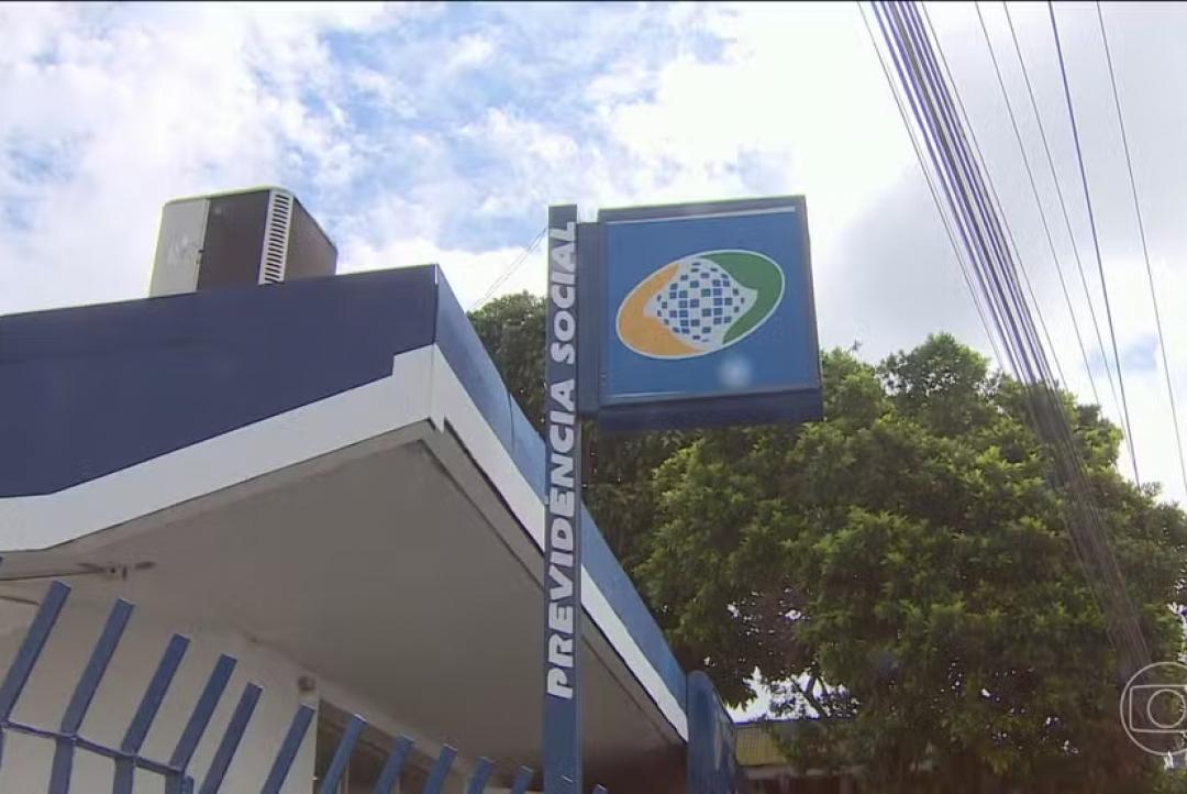 Paralisação dos atendimentos do INSS causa reclamações por todo o país; serviços serão retomados na segunda-feira (2)