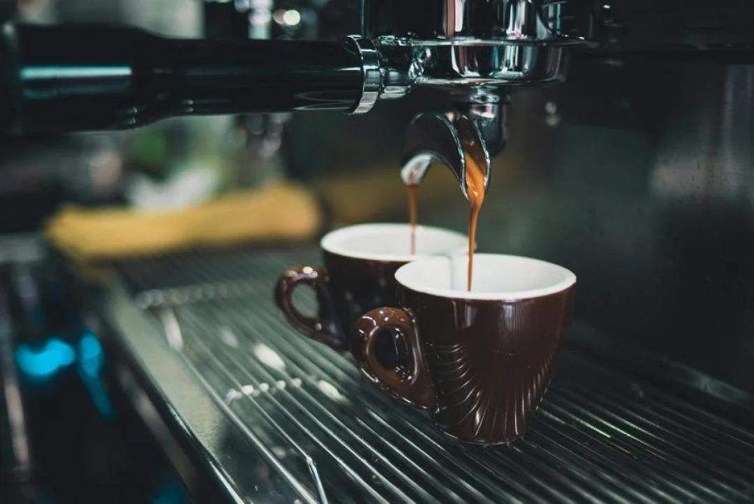 Brasileiro bebe menos café em 2025, após preço 
