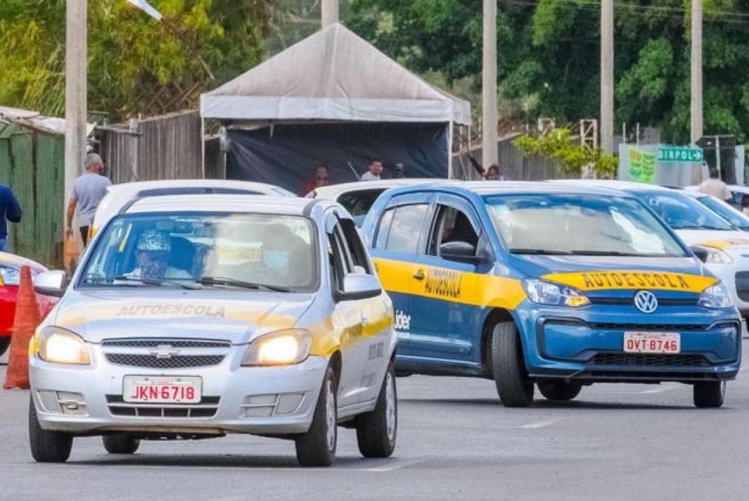 Fim da baliza e carro automático: conheça as novas regras para tirar CNH