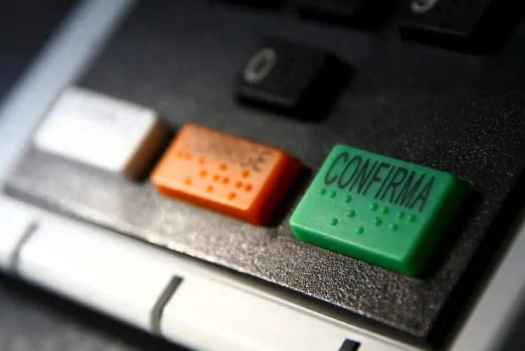 TSE aperta cerco contra IA e redes sociais nas eleições.