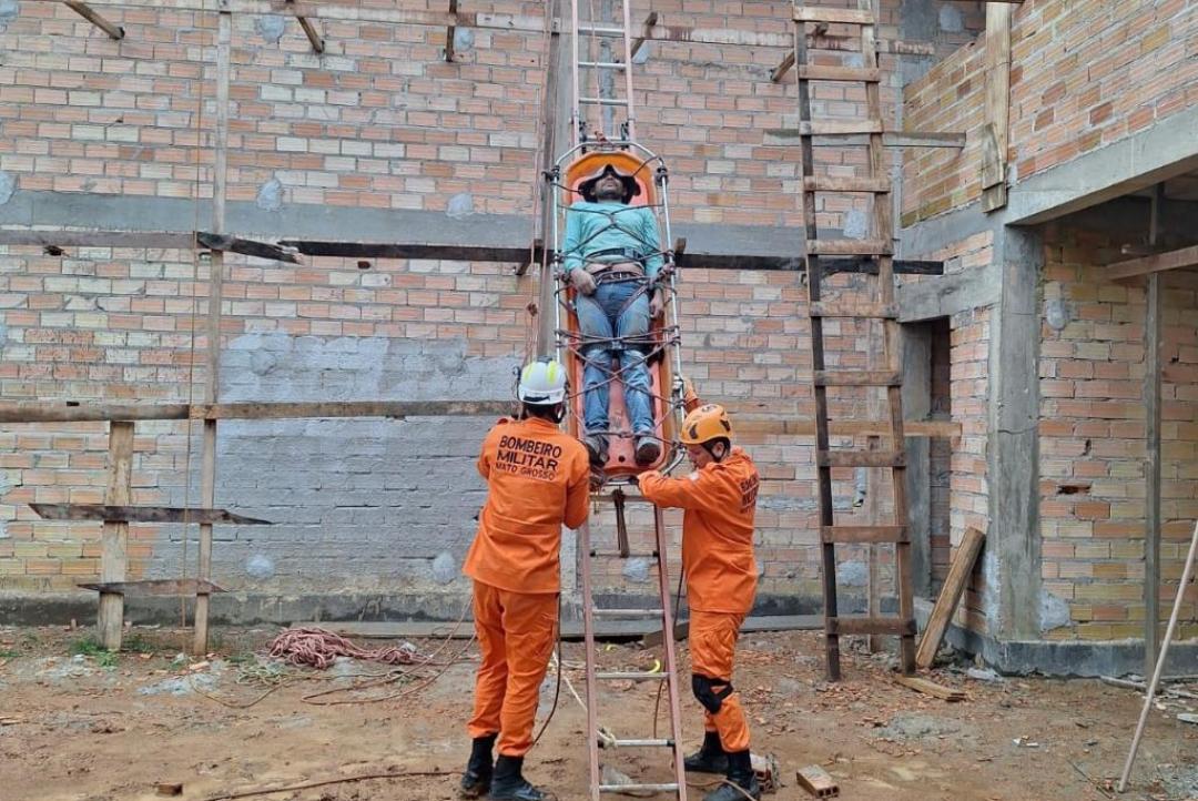 Corpo de Bombeiros resgata vítimas em andaime e telhado em ocorrências registradas em Alta Floresta e Sinop