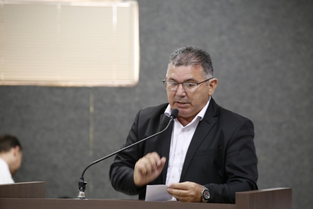 Presidente da Câmara propõe vale-alimentação para pacientes do SUS que viajam para tratamento fora da cidade.