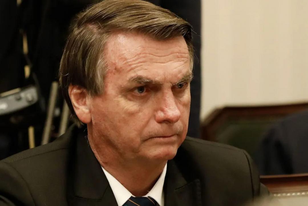 Bolsonaro está em UTI com broncopneumonia bacteriana, diz boletim