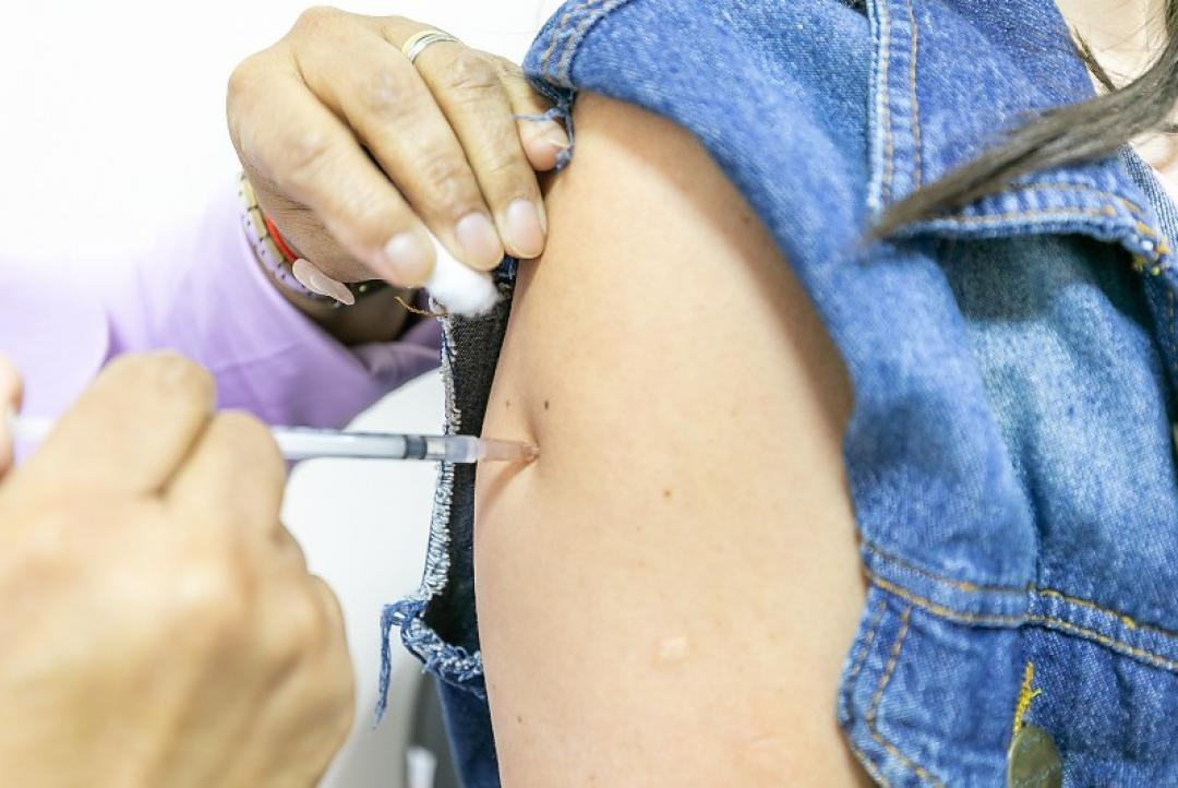 Vacina contra meningite B, a mais letal, não existe no SUS e pode custar até R$ 750 na rede particular