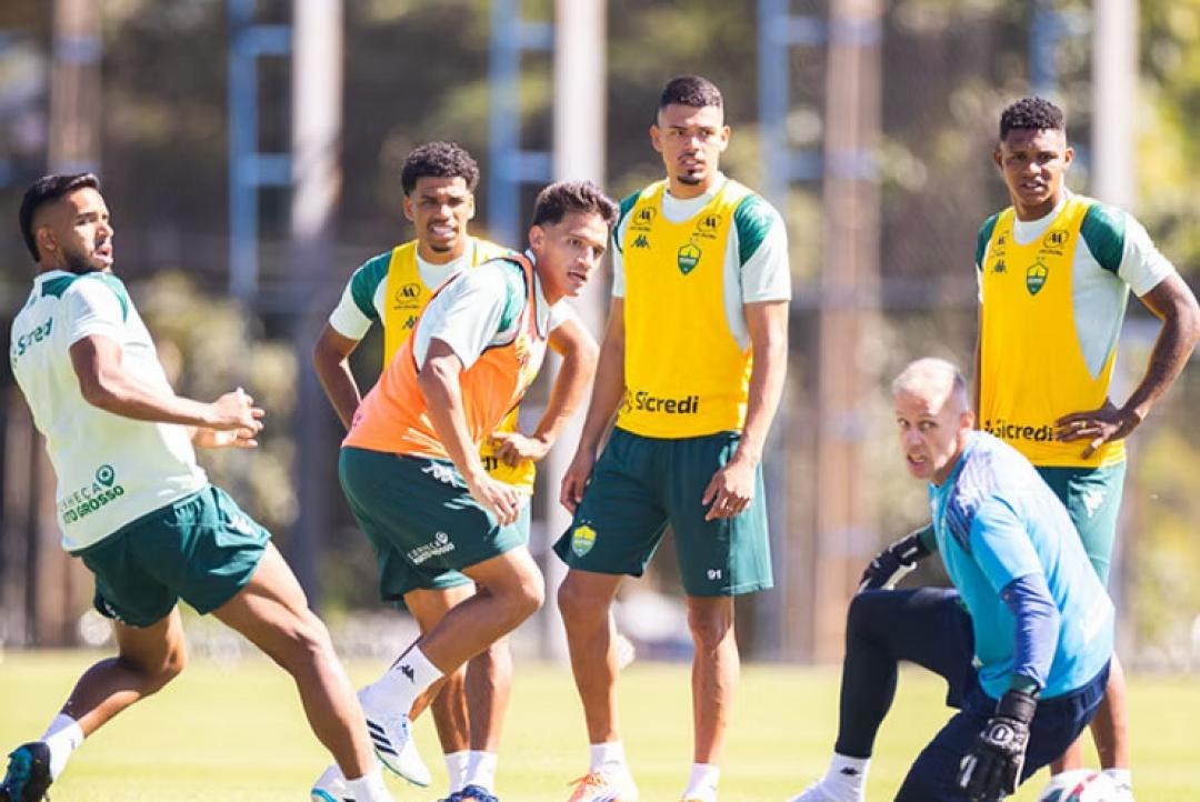 Cuiabá visita o Athletic-MG com desfalques e retorno de Mateus Santos pela Série B