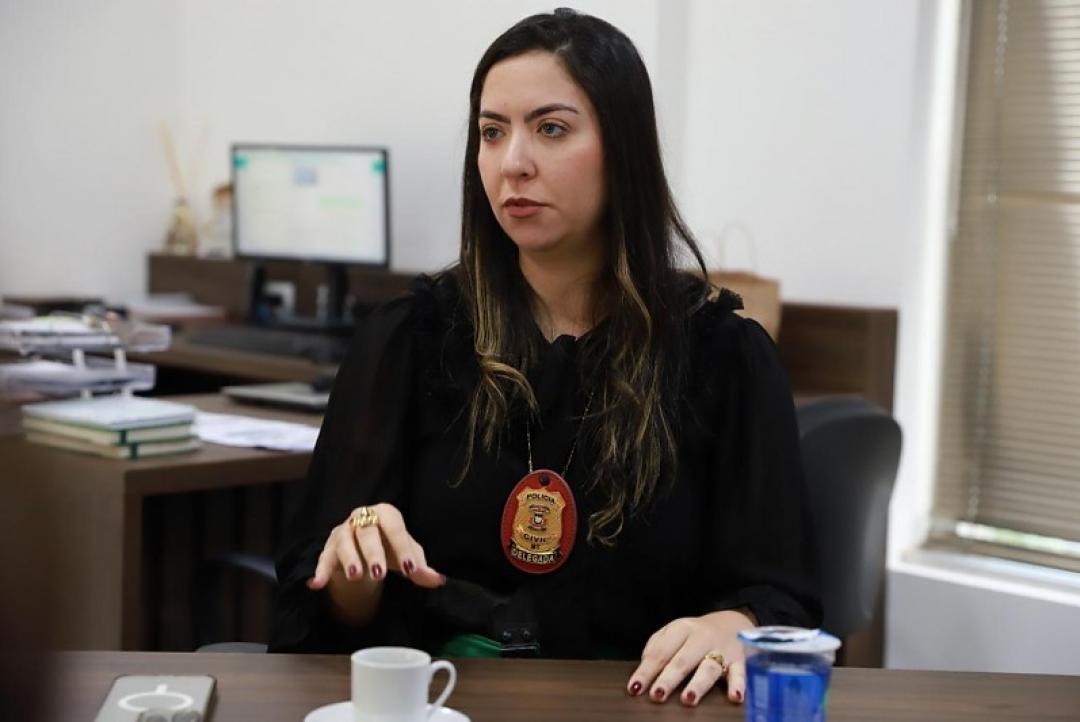Delegada alerta mulheres sobre relacionamentos tóxicos e necessidade de denunciar manipulação e controle