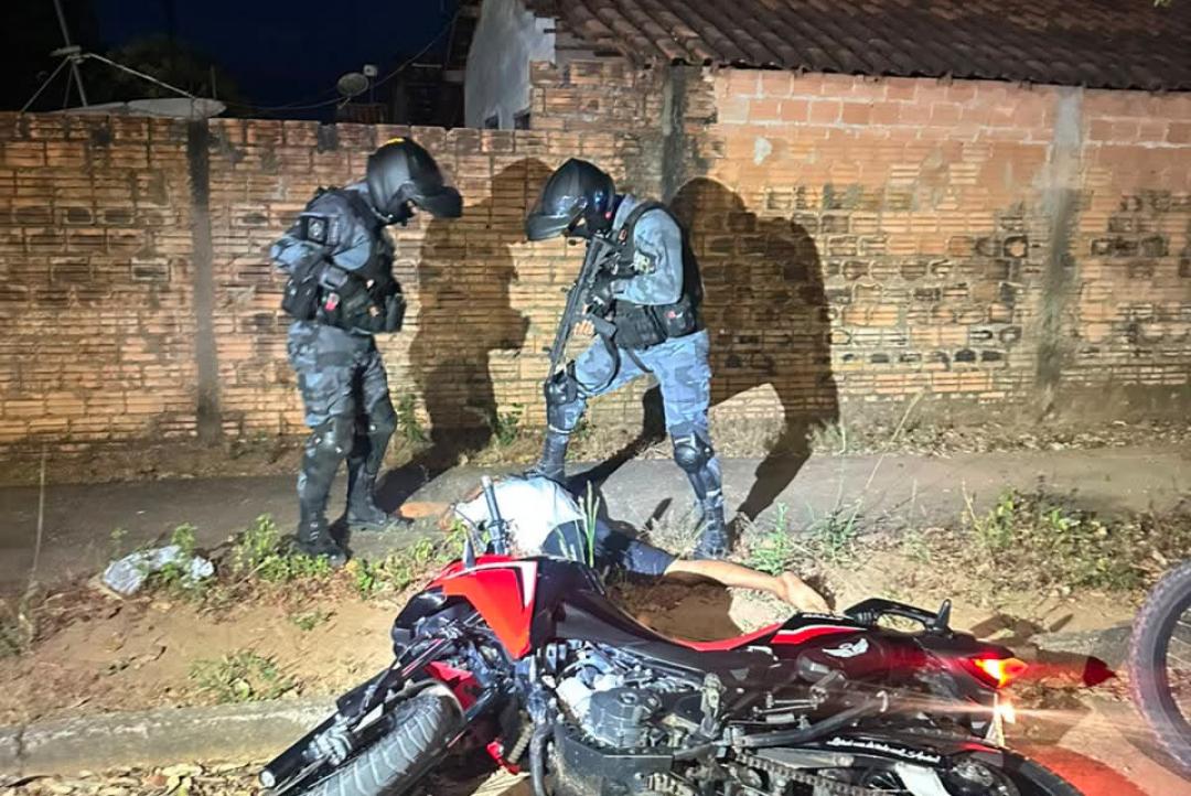 Nesta quarta-feira (10) uma ação rápida da equipe RAIO da polícia militar de Alta Floresta, resultou na recuperação de uma moto Honda Sahara que foi furtada da frente de um estabelecimento comercial na região central. O detalhe que chama a atençã