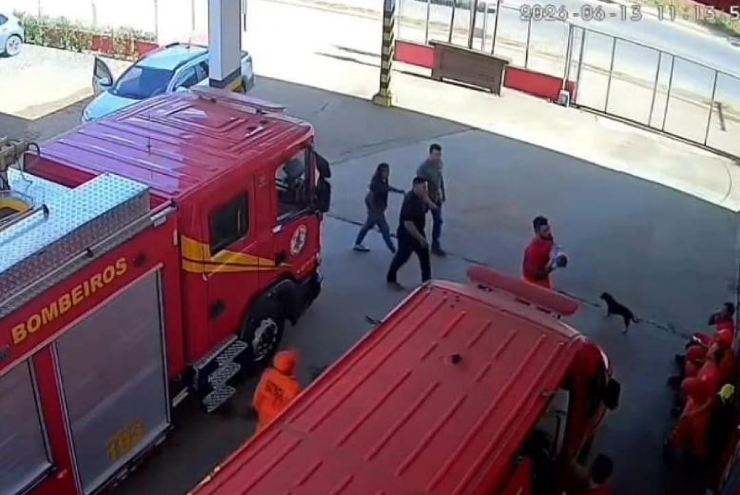 Vídeo mostra bombeiros salvando criança que teve parada cardíaca após acidente de moto