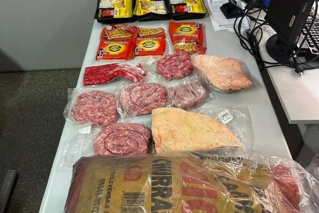 Duas mulheres são presas com R$ 2,8 mil de picanha e carvão roubados de açougue em Cuiabá