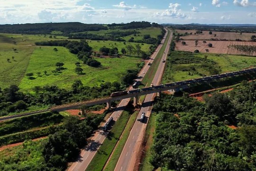 Vídeo mostra operações e trilhos da ferrovia estadual de MT; a primeira no Brasil