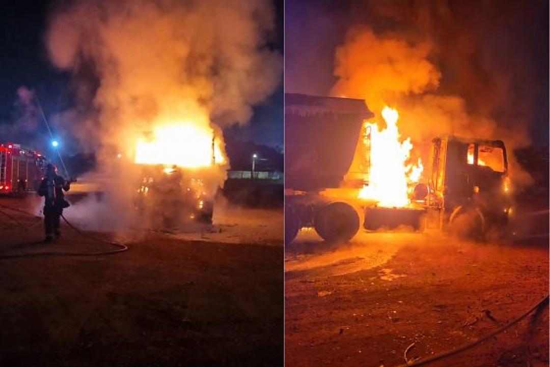 Carreta bitrem pega fogo em Rondonópolis e cabine é destruída pelas chamas; veja vídeo