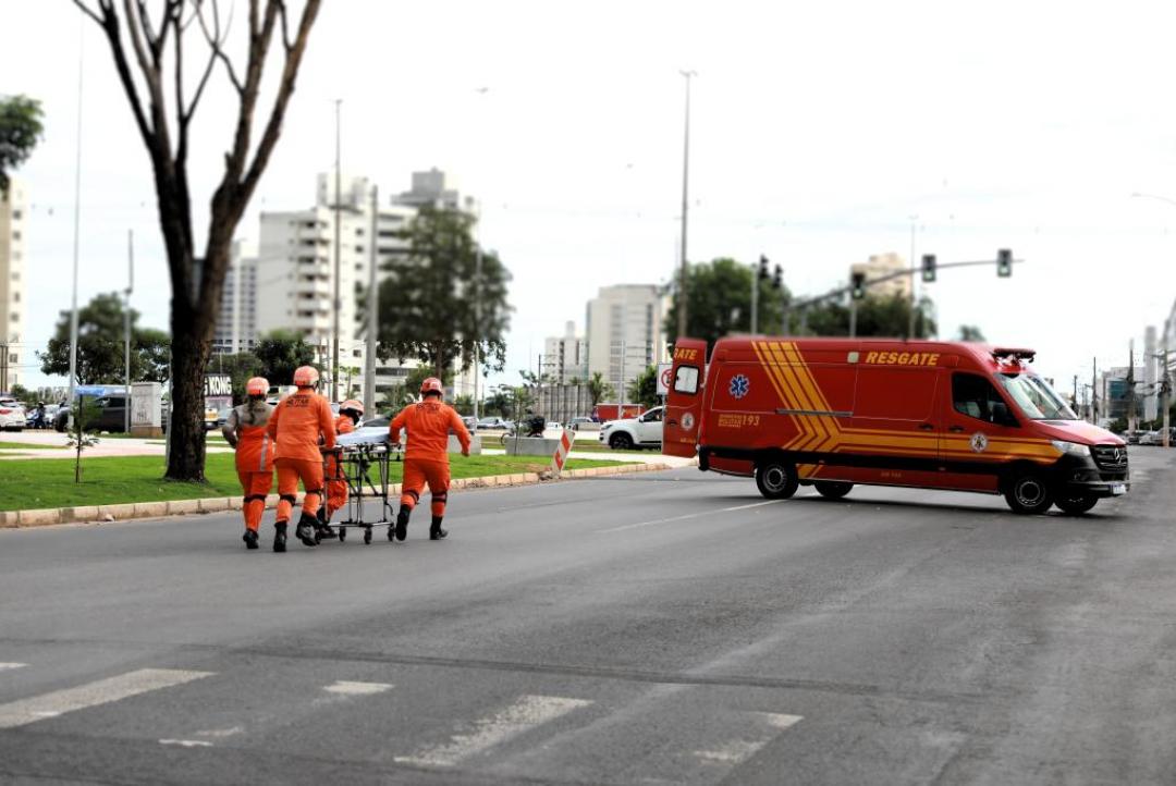 Corpo de Bombeiros socorre mulher que se engasgou ao comer salgado