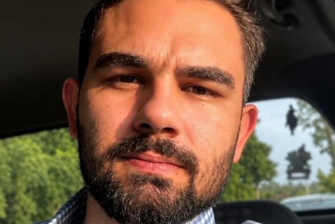 Aluno de aviação de 27 anos morre após trote do ‘banho de óleo’ 