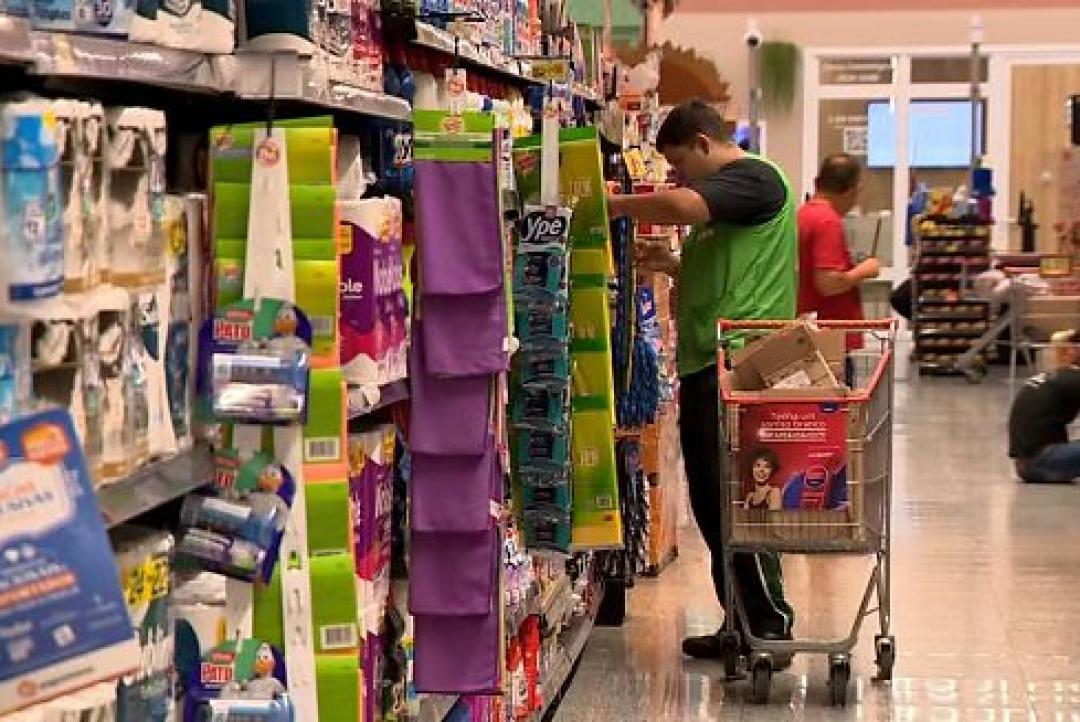 Regra sobre trabalho em feriados no comércio é oficializada; veja o que muda