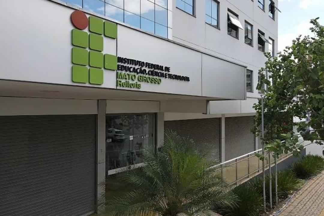 IFMT fará concurso com 43 vagas e salários de até R$ 14,9 mil
