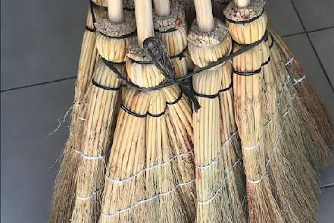 Produção de vassoura caipira resiste ao tempo e gera renda no campo