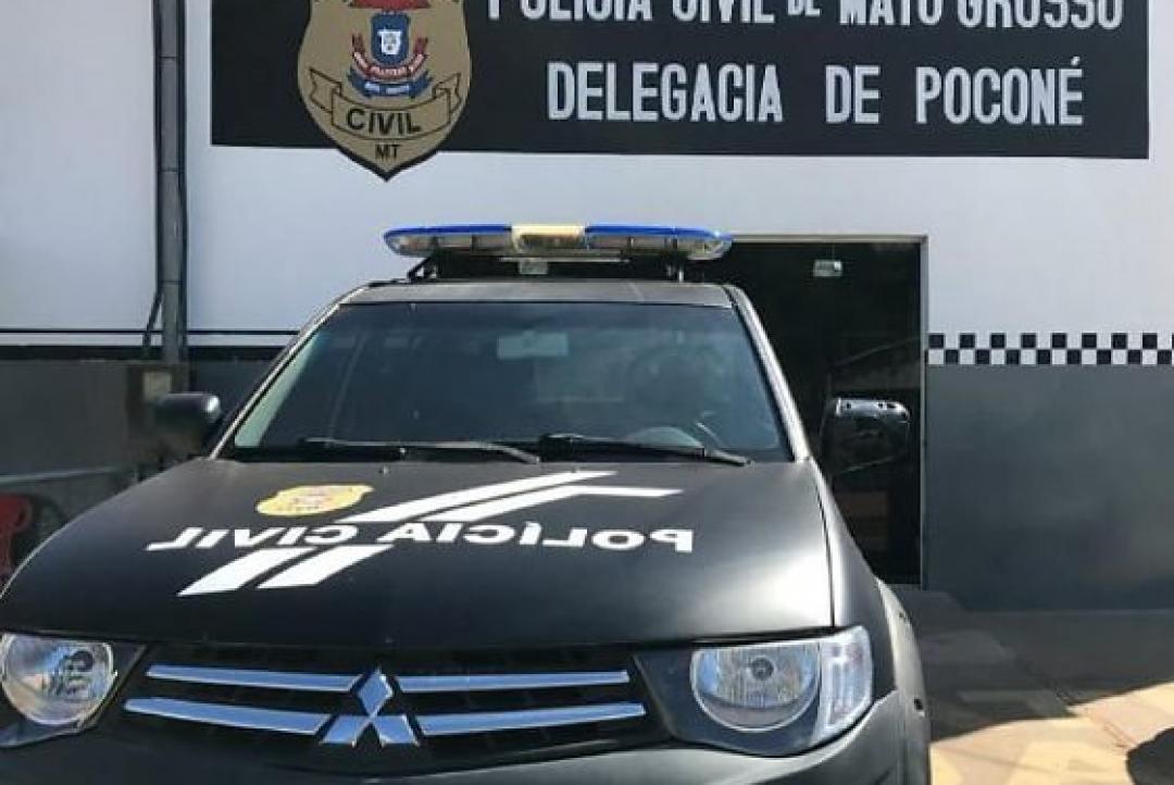 Foragida por homicídio vai à delegacia pedir medida protetiva e acaba presa em Poconé