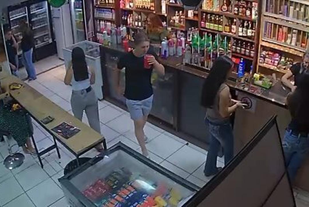Câmeras mostram motorista bebendo antes causar colisão que matou criança de 4 anos em Sorriso