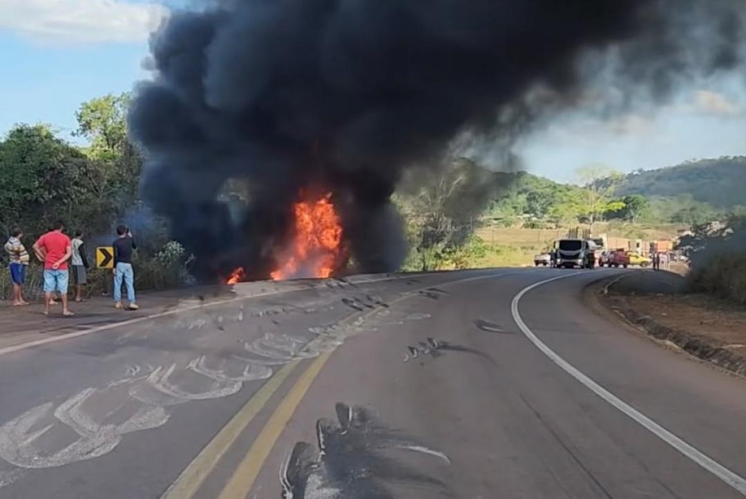 Incêndio em carreta carregada com combustível interdita BR-163 por horas 