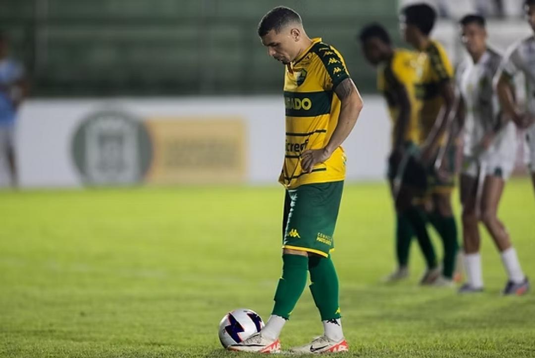 Cuiabá rescinde com Victor Barbara após duas temporadas pelo clube