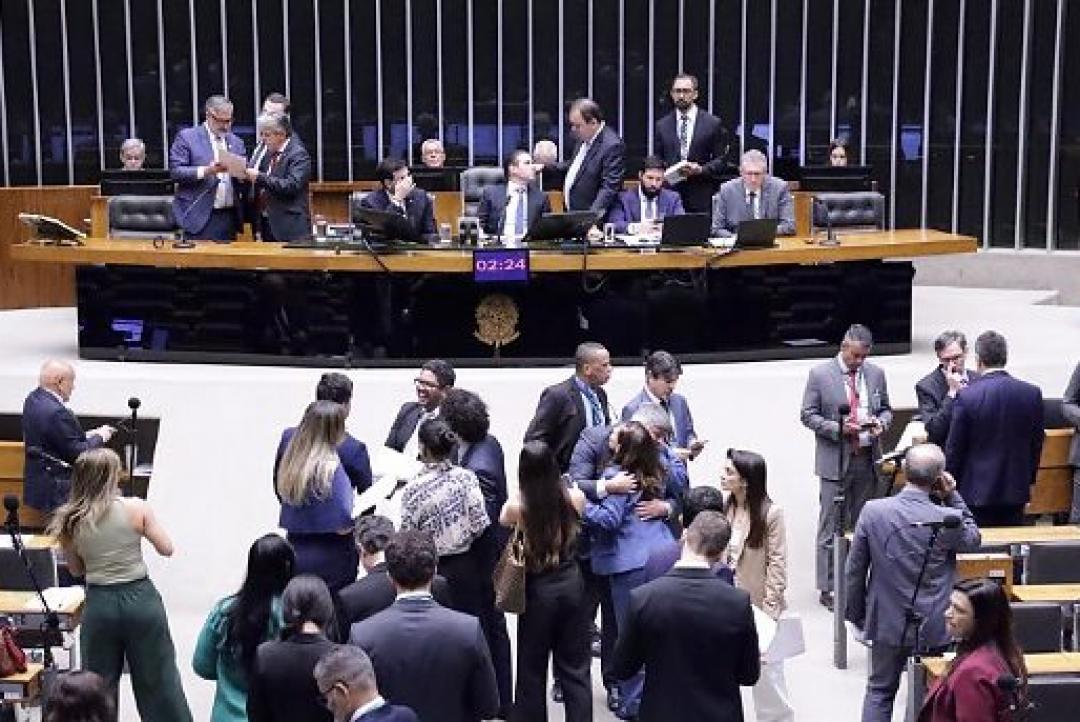 Câmara aprova suspensão da CNH para quem abandonar animal na rua