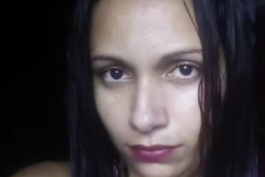 Mulher é brutalmente assassinada a facadas na cozinha de casa na frente dos filhos em Nova Bandeirantes