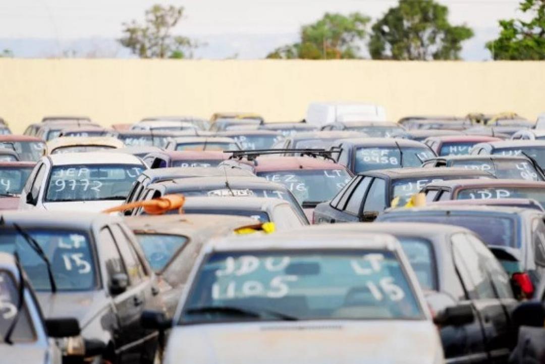 Carro por R$ 3 mil e Biz por R$ 900: Várzea Grande faz leilão de veículos