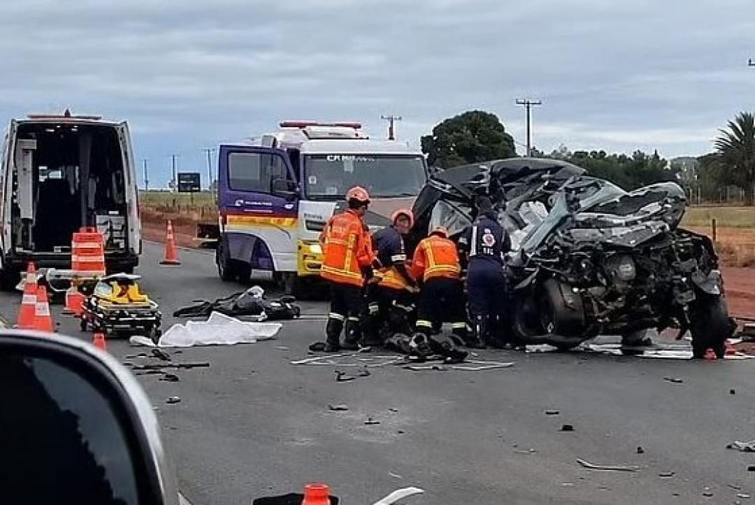 Família de Mato Grosso morre em batida entre caminhonete e carreta; estavam a caminho de velório do avô