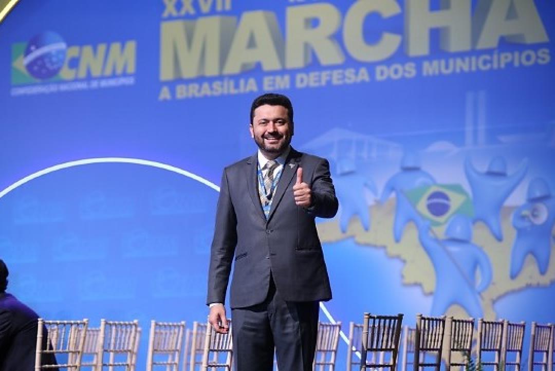 Recém-empossado, presidente da AMM já forma chapa de prefeitos para se reeleger em pleito 