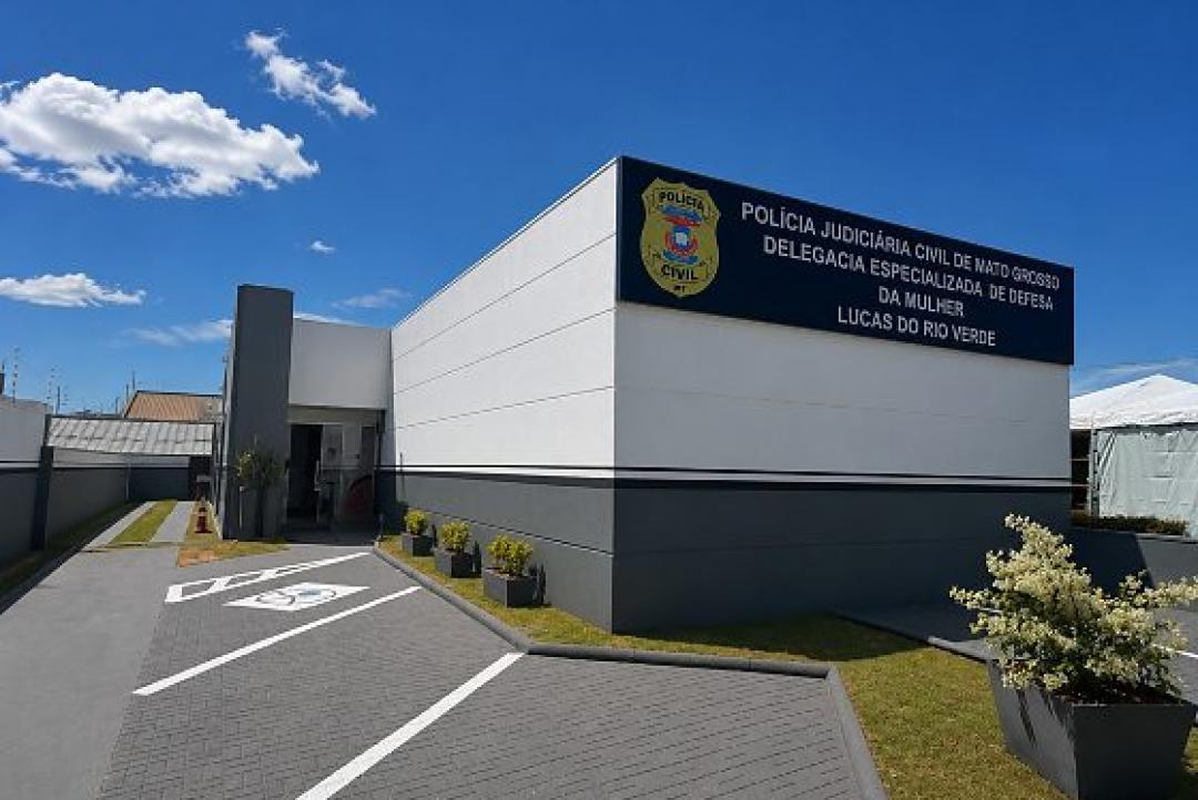 Mulher divulga nudes da ex do namorado e acaba na mira da polícia