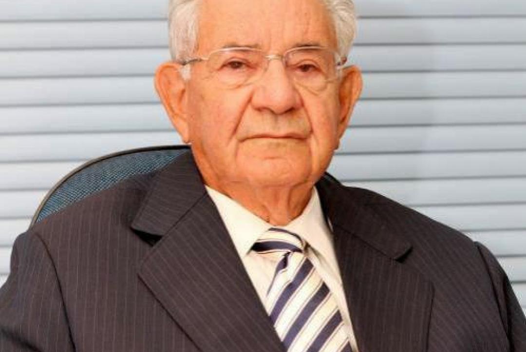 Prof. Dr. José Antônio Tobias deixa legado de mais de um século dedicado à educação e à construção do conhecimento