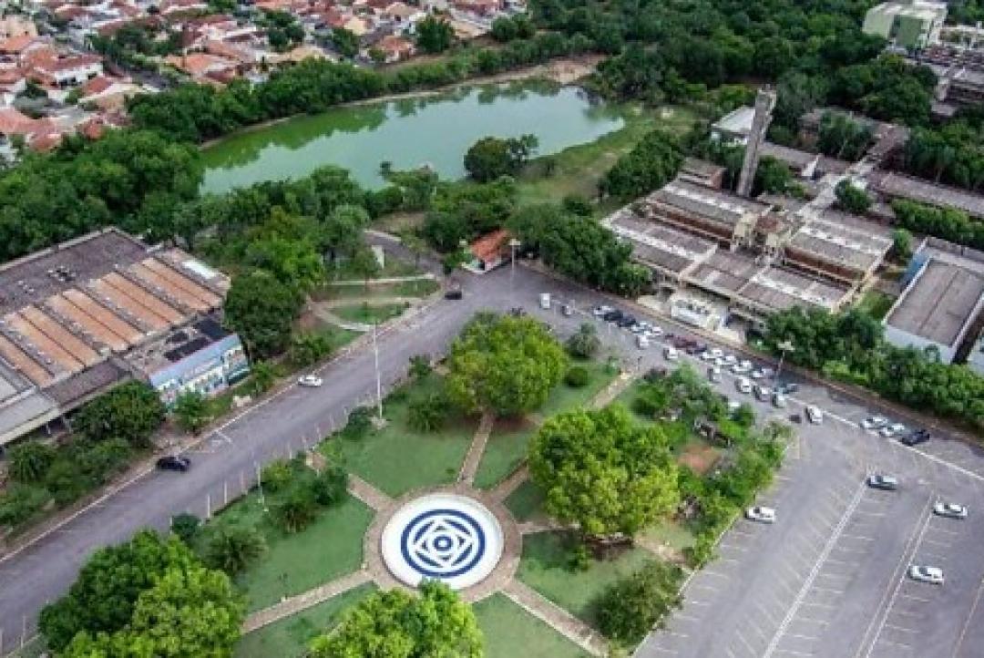 UFMT abre investigação após denúncia de racismo em grupo de WhatsApp: “Preto tá achando que tem direito”