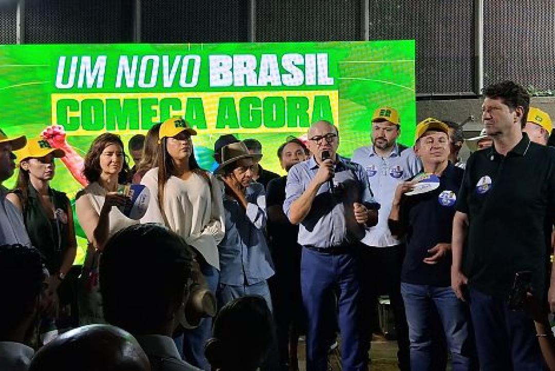 Pivetta: Precisamos que Flávio Bolsonaro ganhe para tirar o Brasil das amarras do PT