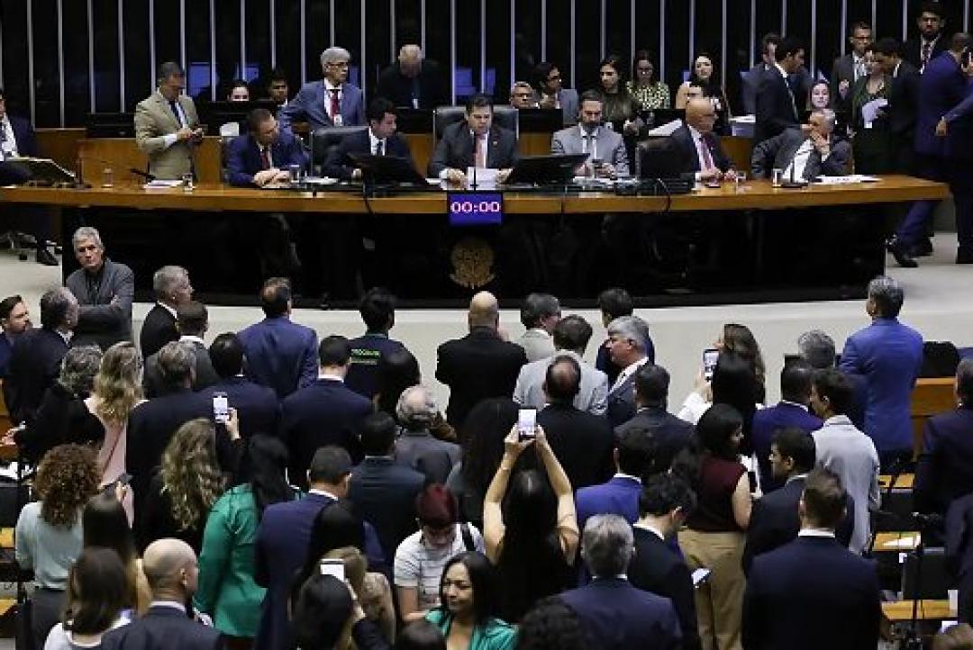 A 10 dias da eleição, Senado aprova teto de R$ 140 mil para MEI e perdão bilionário de dívidas tributárias