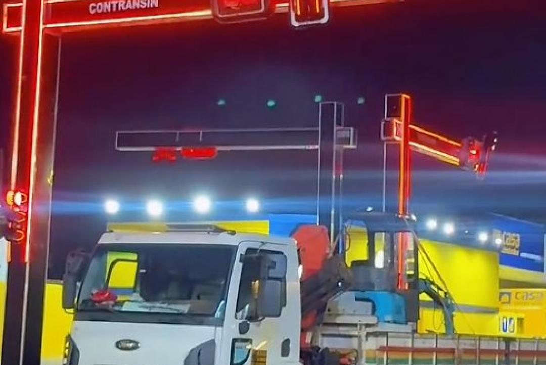 Sinop instala semáforo que alerta pedestres que atravessam olhando o celular; vídeo