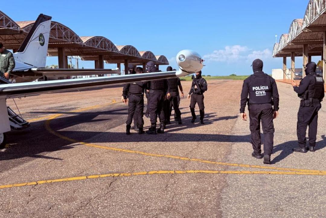 Polícia Civil transfere faccionada presa na Bolívia para Mato Grosso