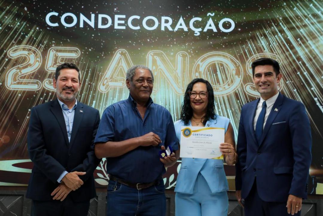 Governo de MT homenageia pela primeira vez empregados públicos que completaram 25 anos de carreira