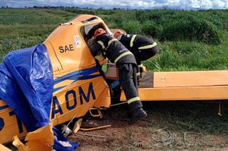 Corpo de Bombeiros realiza desencarceramento de corpo de piloto após queda de aeronave