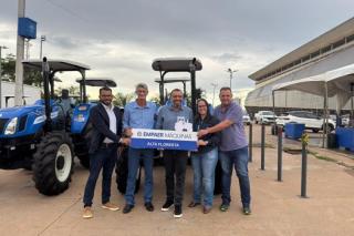 Prefeitura recebe trator por meio de programa estadual de mecanização agrícola