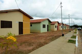 Governo de MT anuncia 60 mil casas; mães solteiras e vítimas de violência terão preferência
